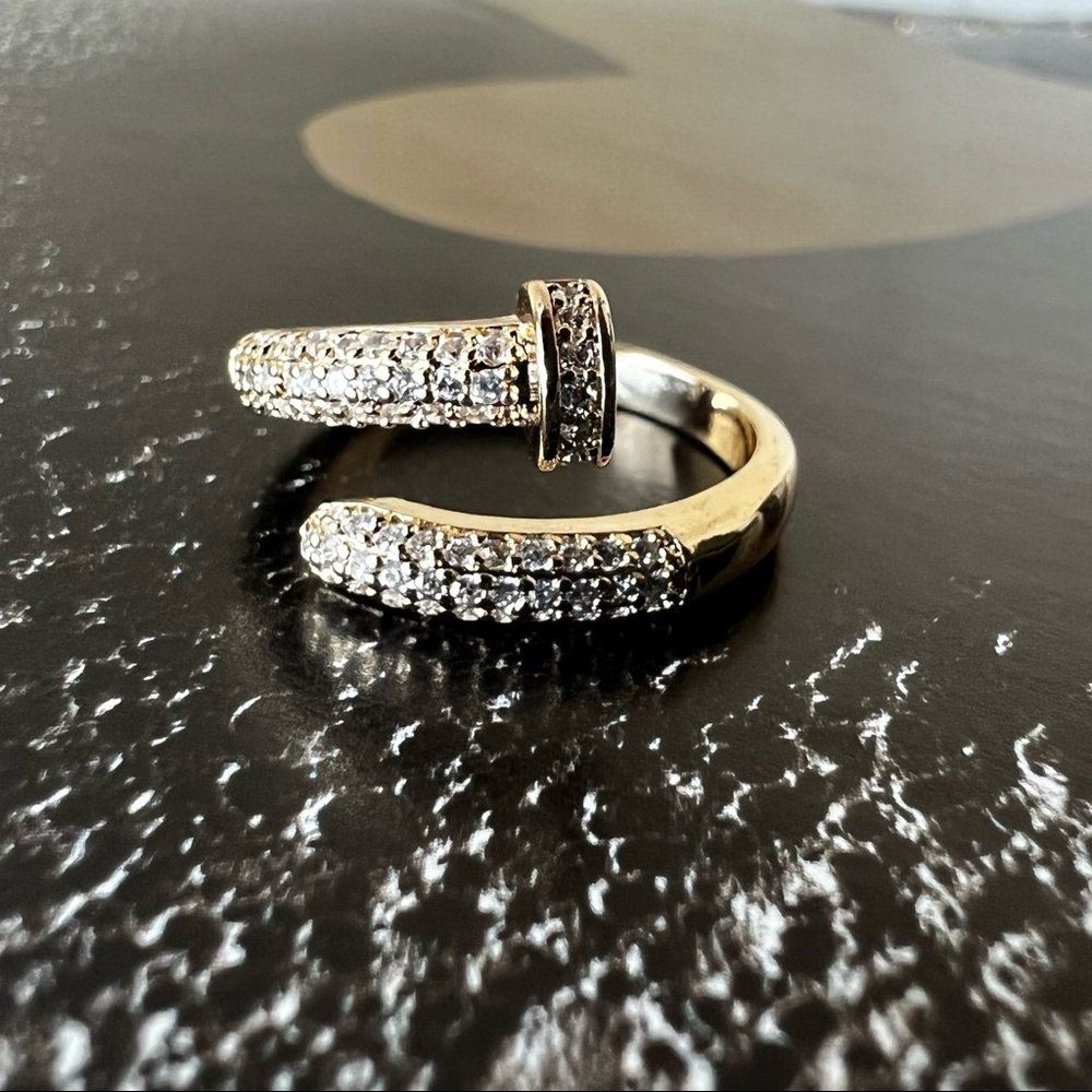 🎁 Adjustable Zircon Gold-Plated Ring